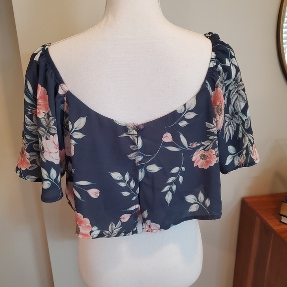Leith Large Floral Flowy Crop Top Off the Shoulder - Picture 3 of 7